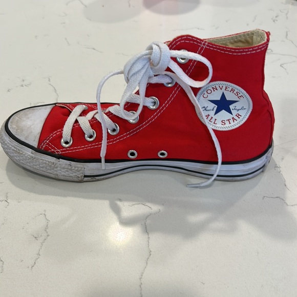 Red converse - Picture 5 of 7